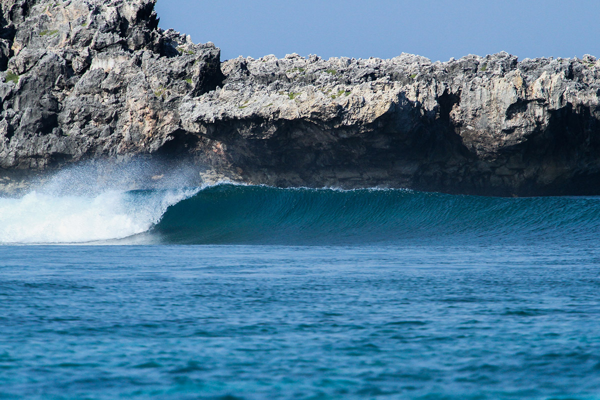 mountain waves surfing diving padi indonesia t land nemberala anugerah rote island